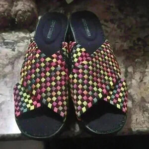 💚Nwt: Soho Cobbler Women’s Wedge Flip Flops Sandals Size: 7.5